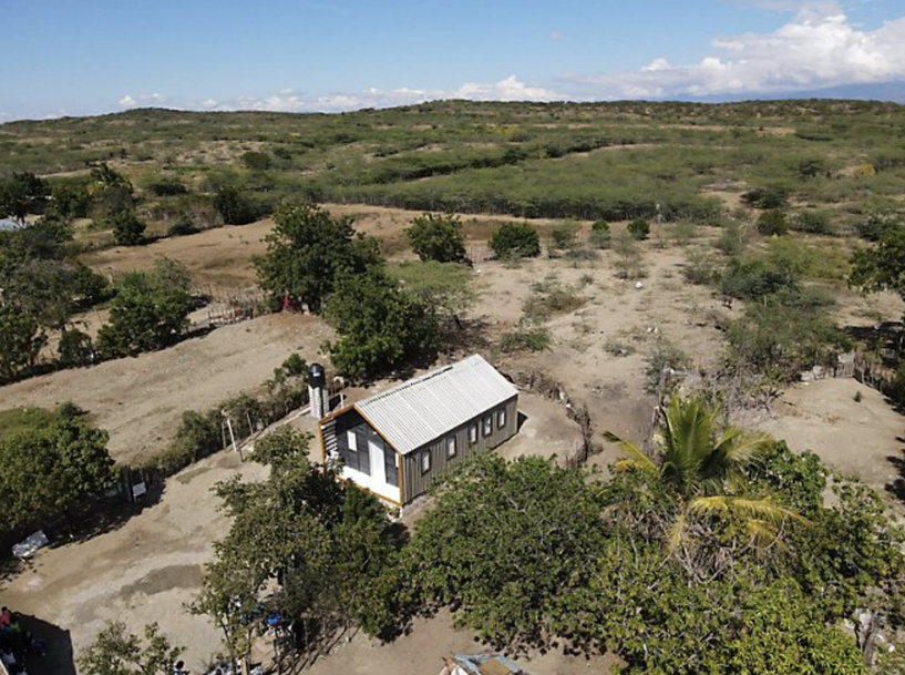 TRES FAMILIAS RECICLADORAS DE OFICIO RECIBEN VIVIENDAS CONSTRUIDAS CON MATERIAL RECICLADO DE LOS ENVASES DE TETRA PAK